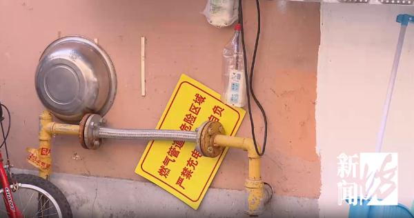 半年烧2次!沪一小区角角落落全是隐患!很多人就爱这么干,太危险 半年烧2次!沪一小区角角落落全是隐患!很多人就爱这么干,太危险