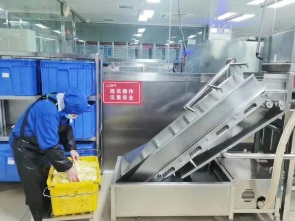 探访！高铁盒饭是怎样“诞生”的？