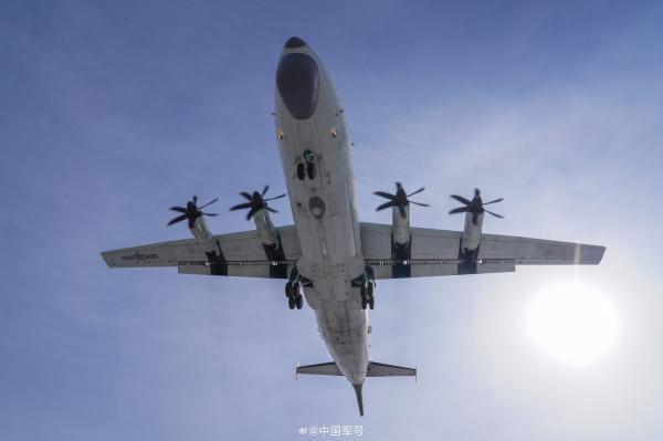 鹰击长空!海军航空兵云端砺剑 鹰击长空!海军航空兵云端砺剑