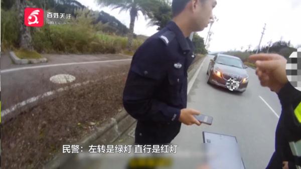 气笑了！贵州一男子交通违法遇检，竟让民警去查交规……