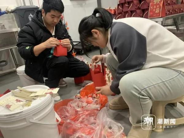 他的一张通知曾上热搜！老板回杭营业：发喜糖，再打折