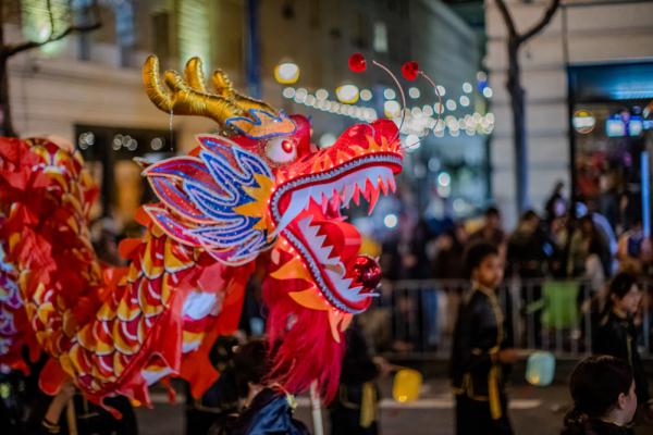 美国旧金山举行中国农历新年花车巡游