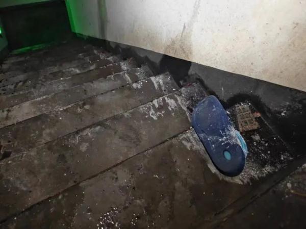 实访南京起火小区，逃生架空层如何成了充电处？