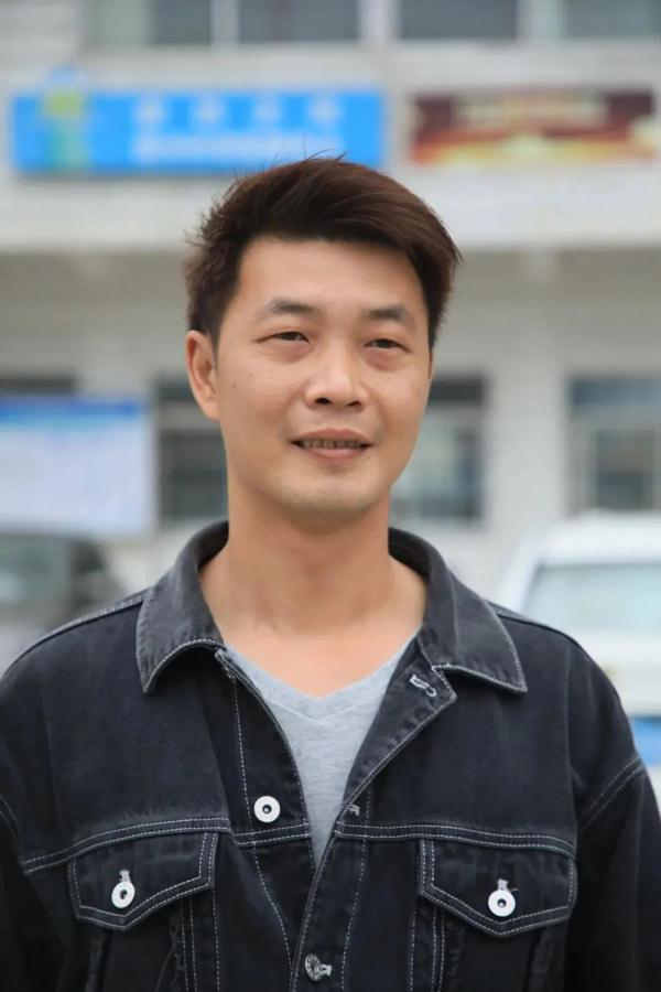 危急时刻！他把大货车横在断裂大桥前