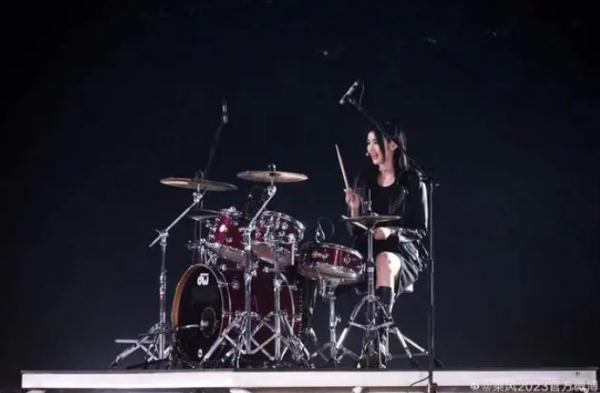 直播间崩溃大哭!前国脚赵丽娜公开回应 直播间崩溃大哭!前国脚赵丽娜公开回应