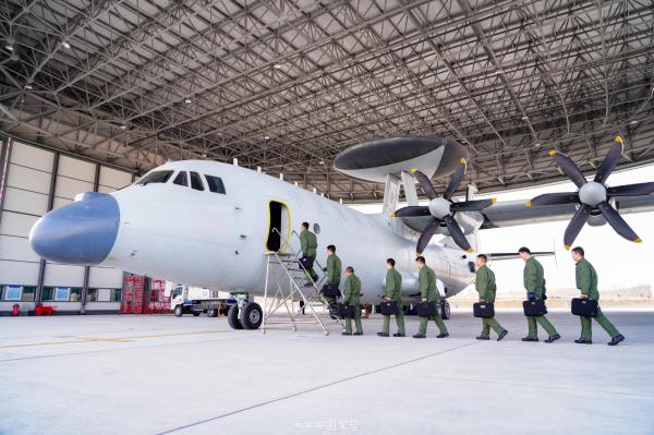 鹰击长空!海军航空兵云端砺剑 鹰击长空!海军航空兵云端砺剑