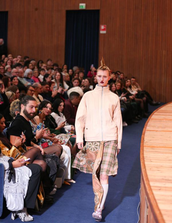 米兰时装周——弗兰切丝卡·利贝拉托雷品牌时装秀 米兰时装周——弗兰切丝卡·利贝拉托雷品牌时装秀