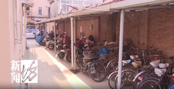 半年烧2次!沪一小区角角落落全是隐患!很多人就爱这么干,太危险 半年烧2次!沪一小区角角落落全是隐患!很多人就爱这么干,太危险