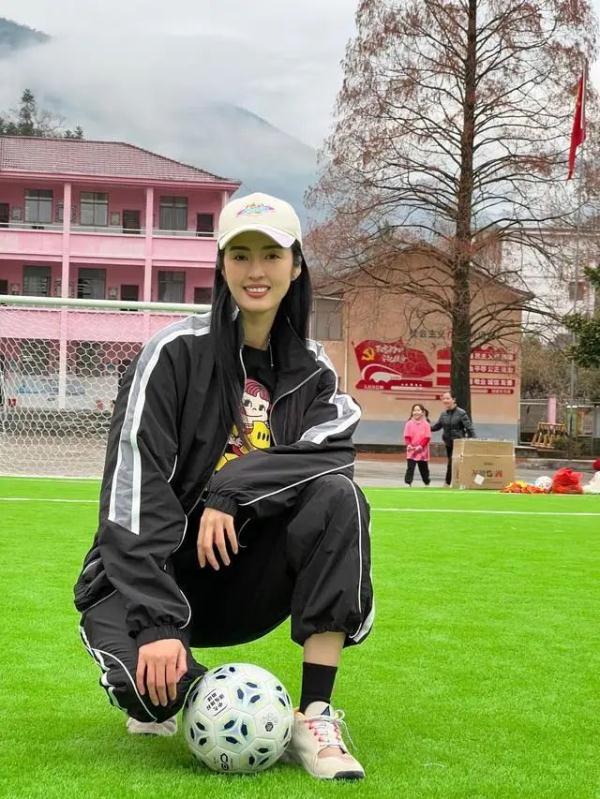 直播间崩溃大哭!前国脚赵丽娜公开回应 直播间崩溃大哭!前国脚赵丽娜公开回应