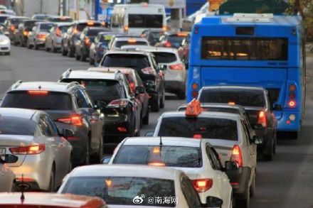海南交警：即日起24小时监控高速公路大中型客货车右侧通行