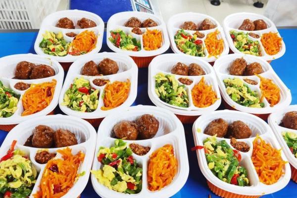 探访！高铁盒饭是怎样“诞生”的？