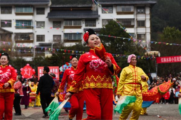 贵州雷山：龙灯花灯闹元宵