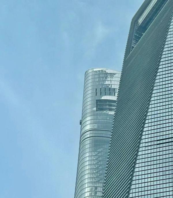 “流浪地球”之后,上海中心惊现“雪顶咖啡”,回应:已经封闭→ “流浪地球”之后,上海中心惊现“雪顶咖啡”,回应:已经封闭→