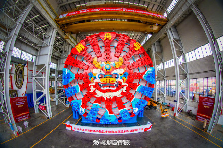 世界最长海底高铁隧道重器来袭 世界最长海底高铁隧道重器来袭