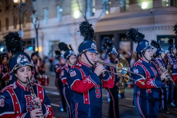 美国旧金山举行中国农历新年花车巡游