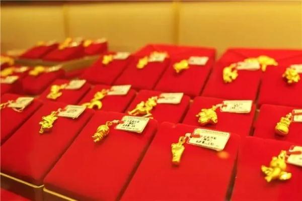 金店刻意隐瞒克重、消费者想换却被限制?法院判了 金店刻意隐瞒克重、消费者想换却被限制?法院判了