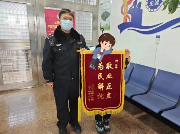 “555我的‘一家一当’全丢了，警察叔叔快帮帮我”…他是你可以相信的“光”！