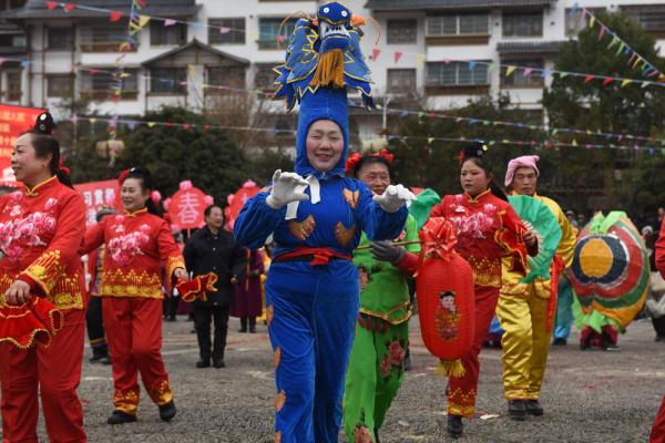 贵州雷山：龙灯花灯闹元宵
