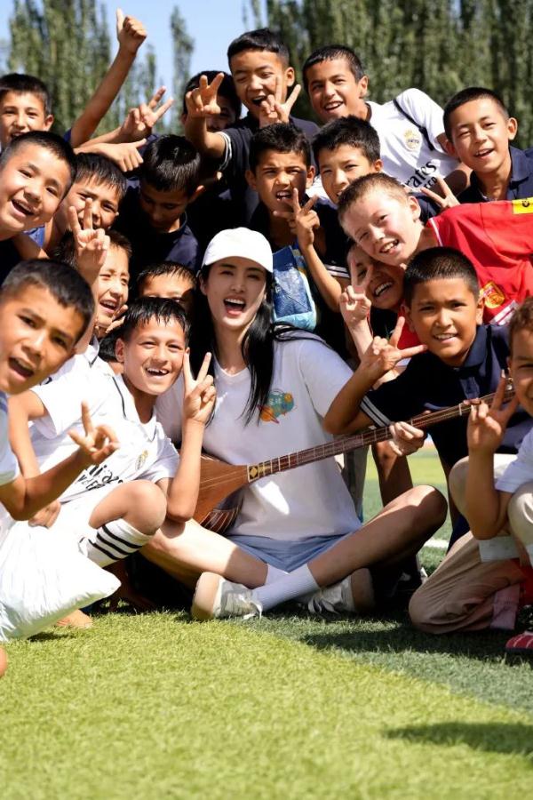 直播间崩溃大哭!前国脚赵丽娜公开回应 直播间崩溃大哭!前国脚赵丽娜公开回应