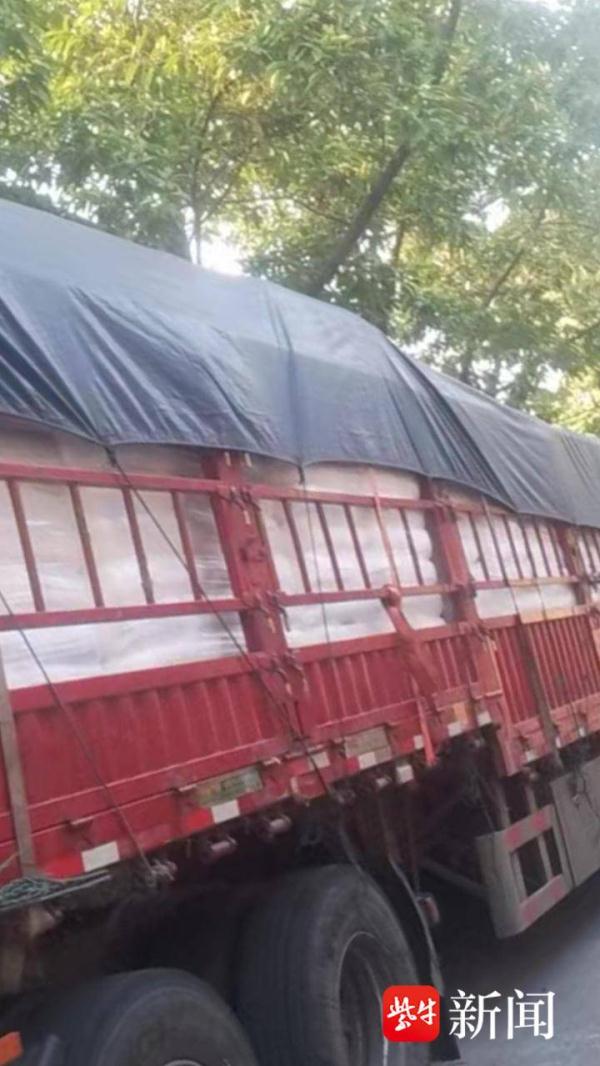 卡车司机老杨开启新春第一单 卡车司机老杨开启新春第一单