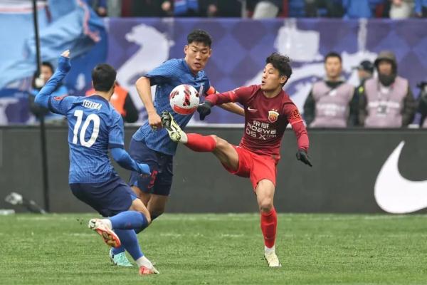 新赛季首冠诞生,申花1:0战胜海港 新赛季首冠诞生,申花1:0战胜海港