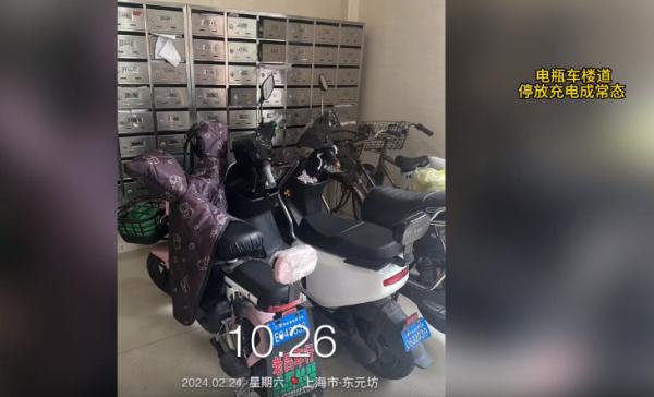 半年烧2次!沪一小区角角落落全是隐患!很多人就爱这么干,太危险 半年烧2次!沪一小区角角落落全是隐患!很多人就爱这么干,太危险