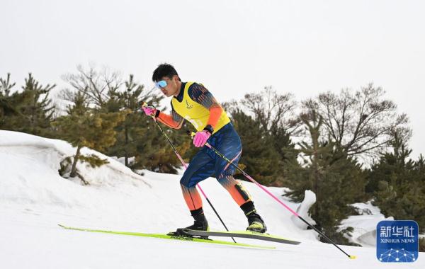吉林队获得“十四冬”越野滑雪青年组男子4x5公里接力冠军