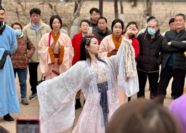 Country Walk VS City Walk,哪个更能俘获年轻人的心? Country Walk VS City Walk,哪个更能俘获年轻人的心?