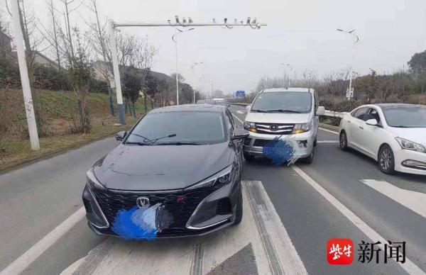 临时起意变更车道,影响直行车辆被判担全责 临时起意变更车道,影响直行车辆被判担全责