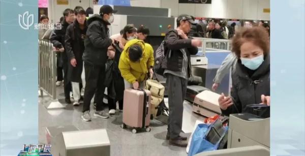 数百人排队！上海这两个地铁站被吐槽“重复安检”，回应→