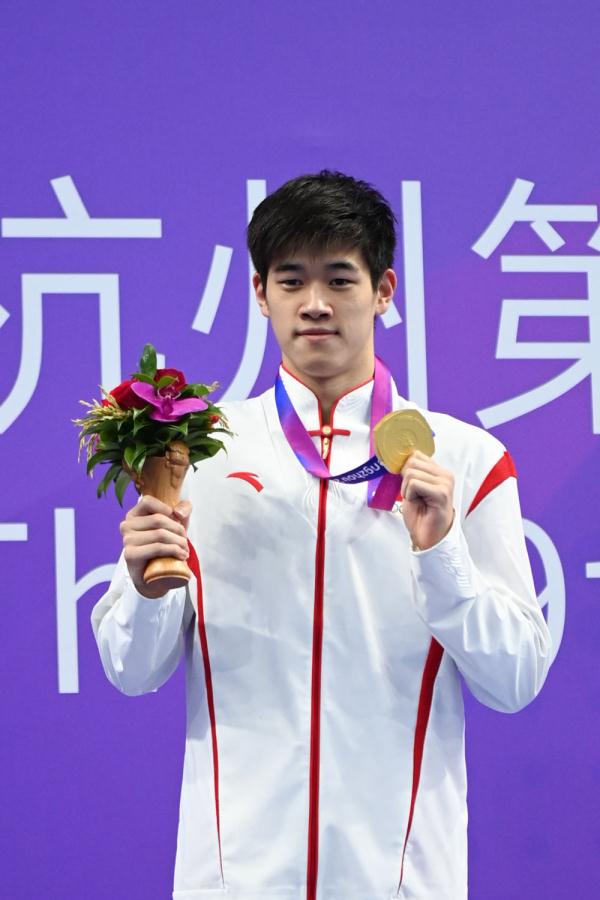 那个爱游泳的小男孩，成了真正的“飞鱼”