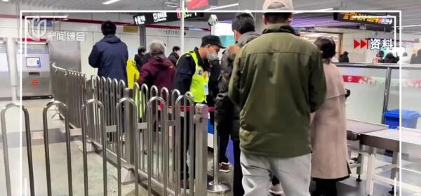数百人排队！上海这两个地铁站被吐槽“重复安检”，回应→