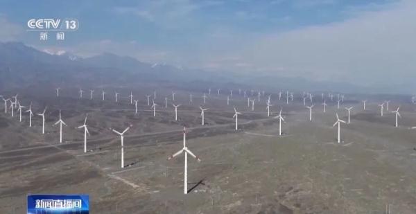 我国首个“沙戈荒”大基地外送通道新能源项目在哈密开工 我国首个“沙戈荒”大基地外送通道新能源项目在哈密开工