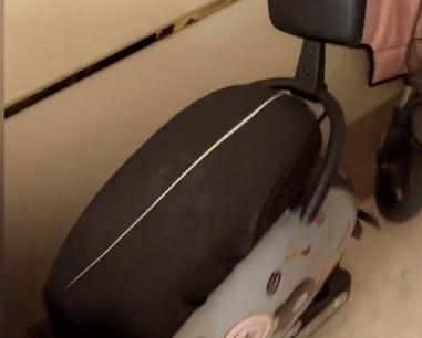 电瓶车停楼道坐垫全被划烂？上海也有居民执意带电瓶进屋