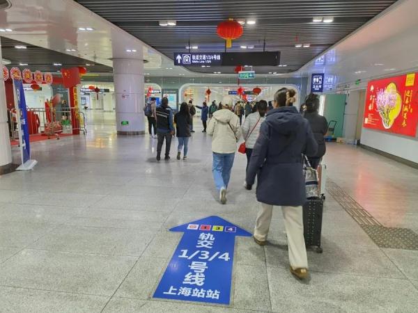 数百人排队！上海这两个地铁站被吐槽“重复安检”，回应→
