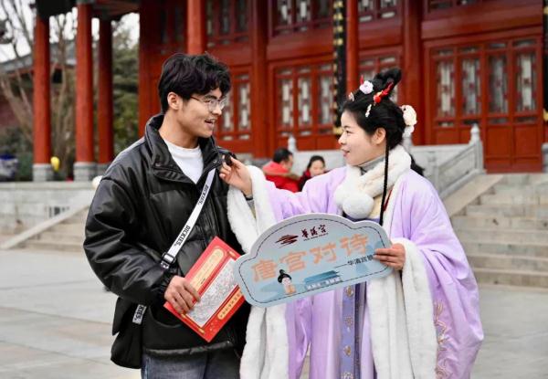 Country Walk VS City Walk,哪个更能俘获年轻人的心? Country Walk VS City Walk,哪个更能俘获年轻人的心?