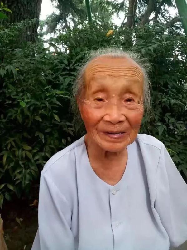 110岁！浙江最长寿老人在瑞安，爱吃甜食爱逛街