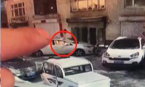 偷东西前先“拜一拜”？绥化市被盗车主：“他是不是信点儿啥啊？”