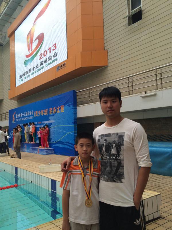 那个爱游泳的小男孩，成了真正的“飞鱼”