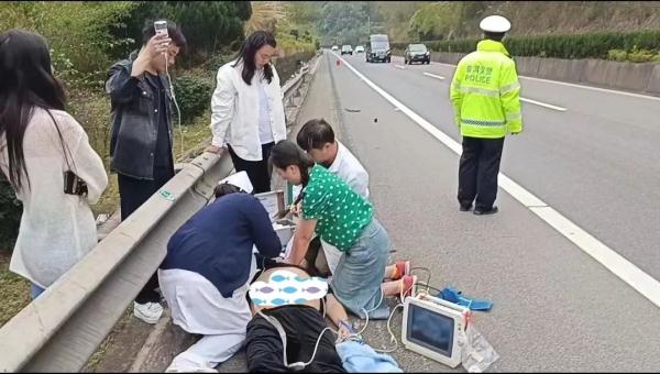 甘肃医生云南高速路上抢救病人获赞誉