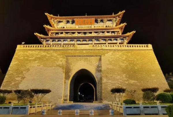 酒后持“加特林”向威远楼燃放！双双被行拘！