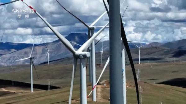 我国首个“沙戈荒”大基地外送通道新能源项目在哈密开工 我国首个“沙戈荒”大基地外送通道新能源项目在哈密开工