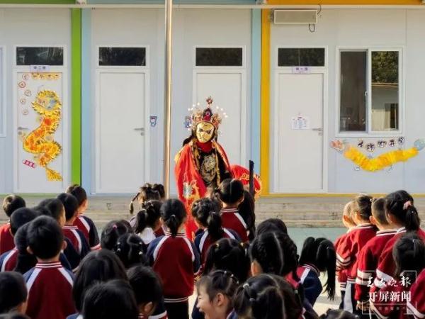 “神兽”回笼!昆明各中小学、幼儿园“花式”迎接→ “神兽”回笼!昆明各中小学、幼儿园“花式”迎接→