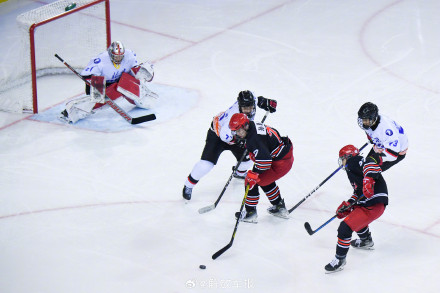 十四冬冰球项目青年男子组决赛黑龙江队摘得金牌