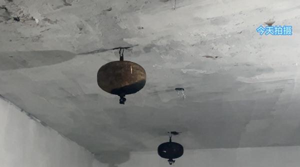 哭诉！上海嘉定一小区突发火情，消防设施几乎无效，亲历者发声：差点走远了......