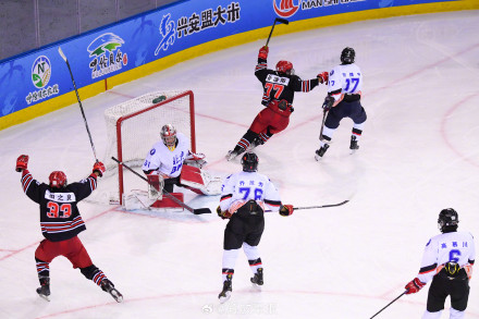 十四冬冰球项目青年男子组决赛黑龙江队摘得金牌