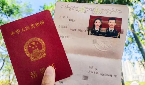 一线排长嫁给机关参谋，新婚首月双双立功受奖！