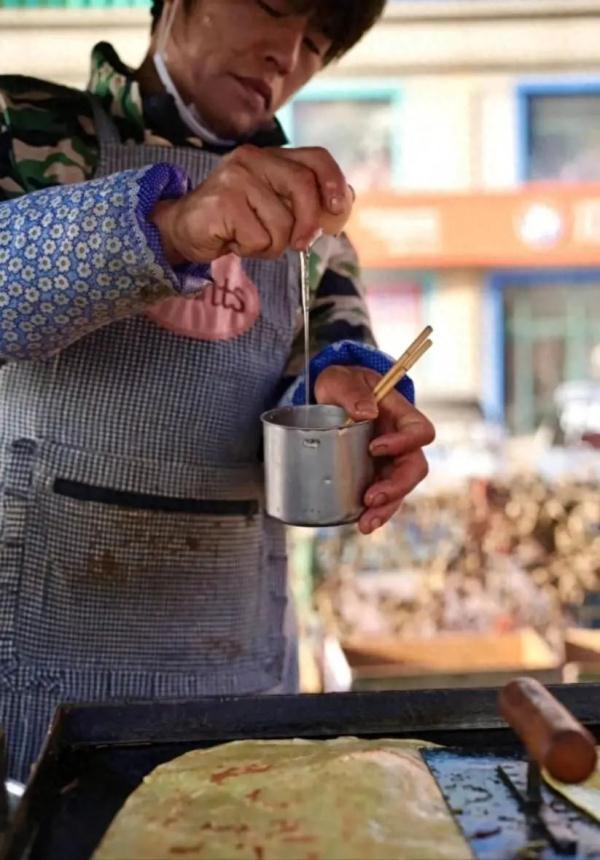 “粥饼伦”走红后仍坚持出摊：人火不了一辈子