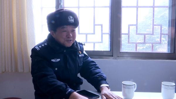 海拔2154米华山之巅他们不看风景只为做这些