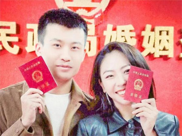 一线排长嫁给机关参谋，新婚首月双双立功受奖！